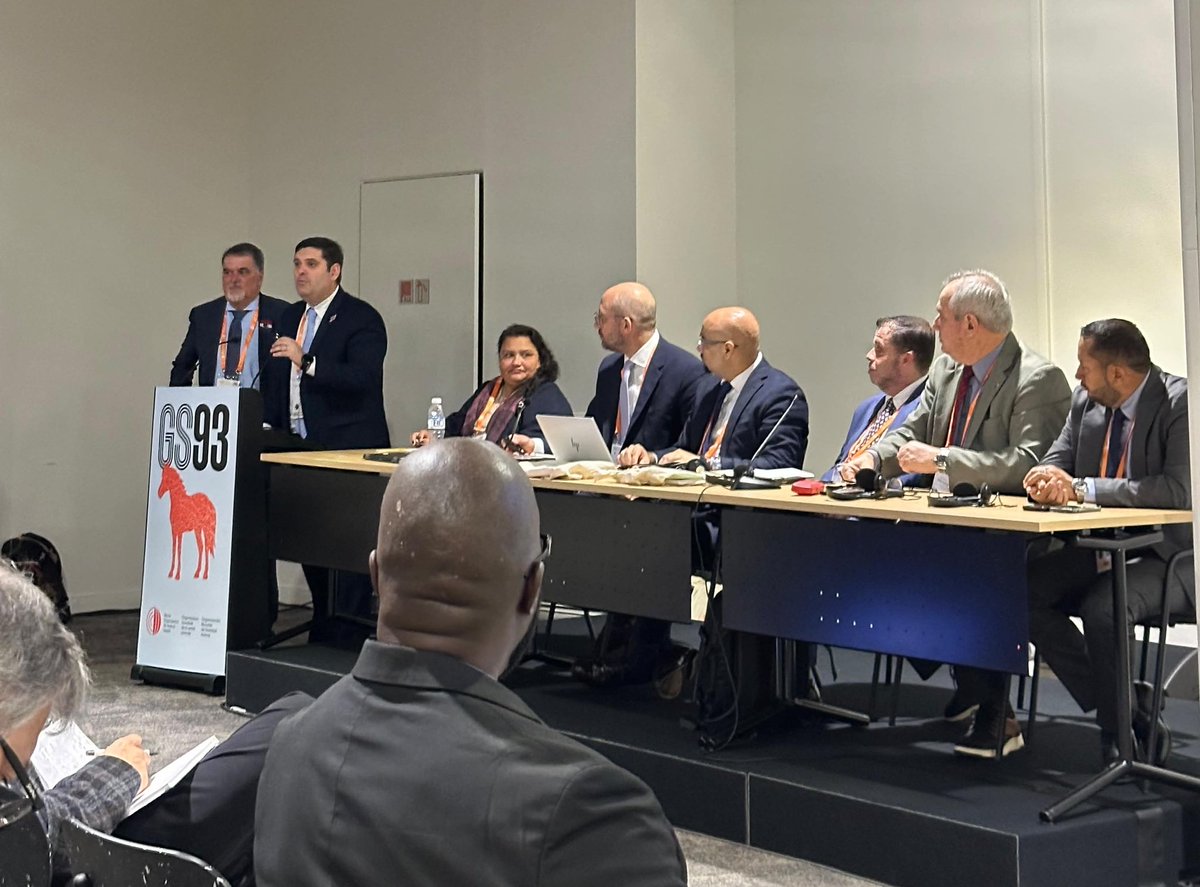 SENACSA's tweet photo. En el marco de la 93.ª Sesión General de la Asamblea Mundial de Delegados de la Organización Mundial de Sanidad Animal (OMSA), el presidente del SENACSA , Dr. José Carlos Martin, quien  encabeza  la delegación  paraguaya, presentó los avances de la organización de la  28a Conferencia de la Comisión Regional de la OMSA para las Américas, que se realizará en nuestro país en el mes de noviembre de este año en curso.

Durante la presentación el Dr. Martin brindó los detalles del evento y presentó un video institucional de bienvenida.