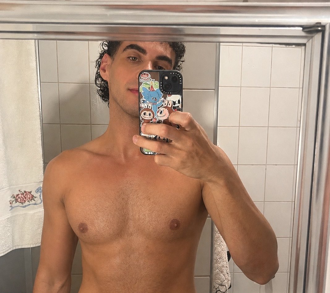 mrsdesireebeck's tweet photo. acordei cedinho pra me montar que hoje eu vou gravar um podcast que eu estou muitooooo animada pra gravar 🥺🥺 https://t.co/XefBOLPmoN