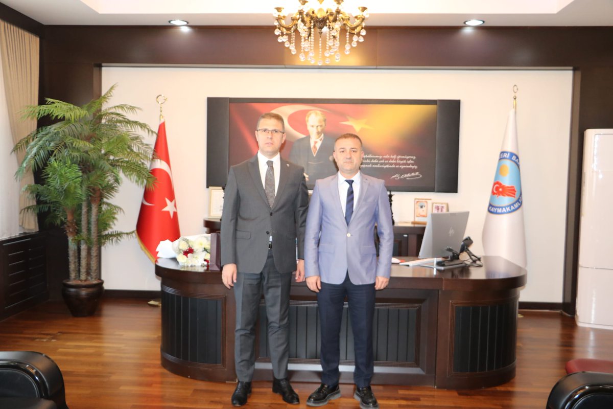 mhpavcilarilce's tweet photo. İlçe Başkanımız Sn. Erhan Bulaca ve İlçe Yönetimimiz, Avcılar Kaymakamımız Sn. Dr. Orhan Burhan’a nezaket ziyaretinde bulunmuşlardır.

Nazik misafirperverliği ve samimi ev sahipliği için kendilerine teşekkür ederiz.
@_MHPistanbul_
@BBvolkanyilmaz
@erhanbulaca https://t.co/eSgHm0QtiU
