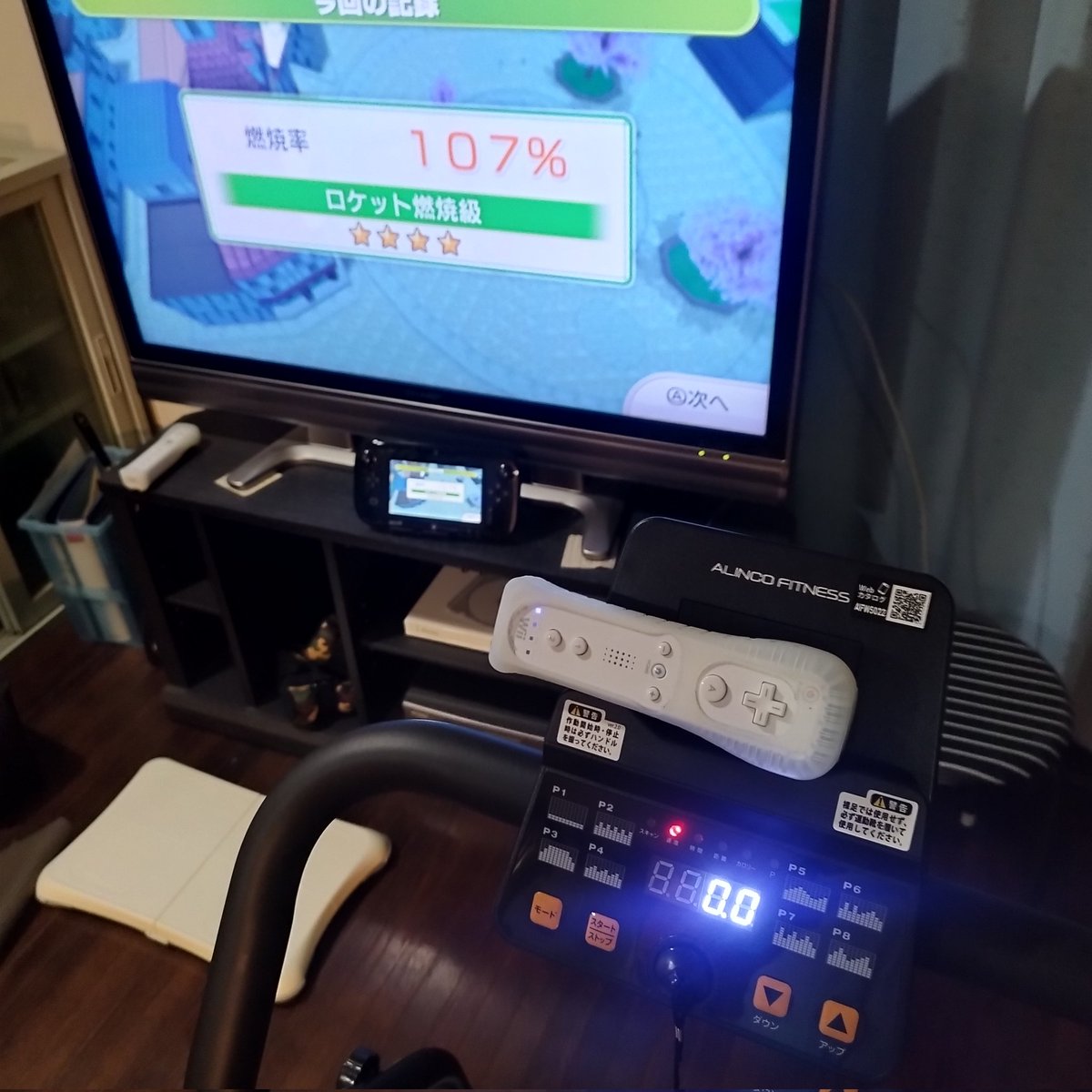 a_hal's tweet photo. ルームウォーカーの時速3.5kmでWiiフィットジョギング島一周してみたら、今までになく汗だくに。一昔前の物を組み合わせてシナジーが生まれてますわ
#WiiFitU #WiiU https://t.co/N2MnBMgAvn