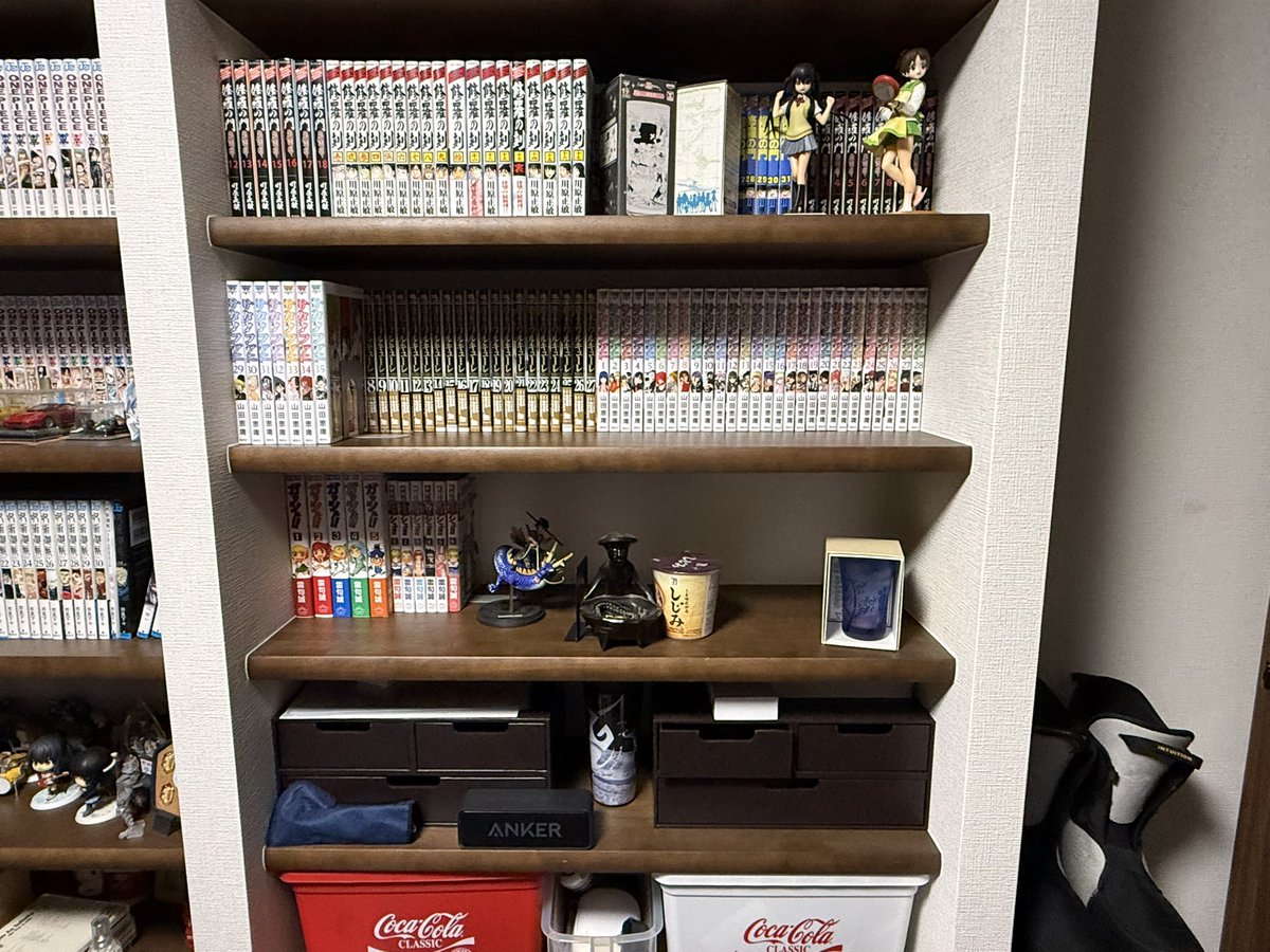 sendainob's tweet photo. マンガ増えてきました

少年マンガ…バスタード、ONE PIECE、BLEACH、NARUTO、BORUTO、鬼滅の刃、呪術廻戦、アイシールド21、黒子のバスケ、金色のガッシュ、金色のガッシュ2、修羅の門、修羅の刻 等々

青年マンガ…サタノファニ、カウンタック、終末のワルキューレ、バトルロワイヤル 等々

前はもっとありましたが今は程々に楽しんでます