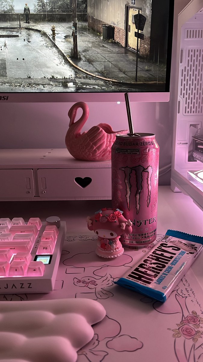 miauserenity's tweet photo. strawberry dreams  ₊˚⊹ https://t.co/bUykd3Qiyp