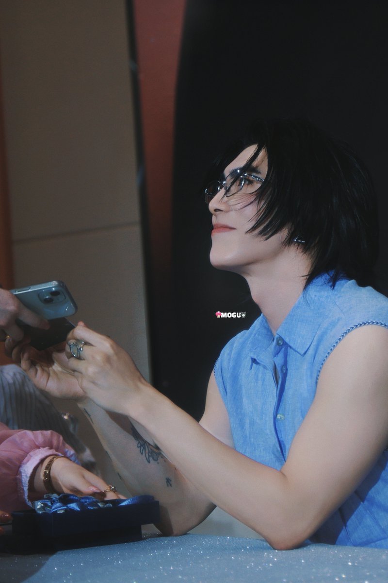MOGUloveCAT's tweet photo. And May you always shine bright.

BOOM FANSIGNIN TIANJIN CHINA
#BOOMFansigninTianjin

@bxxm_rvw 
#BXXMRVW #RVW https://t.co/oCsokJd0V5