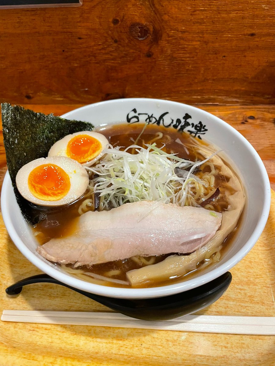Toppy0719's tweet photo. ラーメン博物館へ。

「よにのちゃんねる」で

ニノは3度目、
山田君は人生で1番美味しいラーメン

利尻の『らーめん味楽』
焼き醤油らーめん🍜

とっっても美味しかった！

自発光サマ、No.1同意です🤭 https://t.co/pJbWZj2GOy