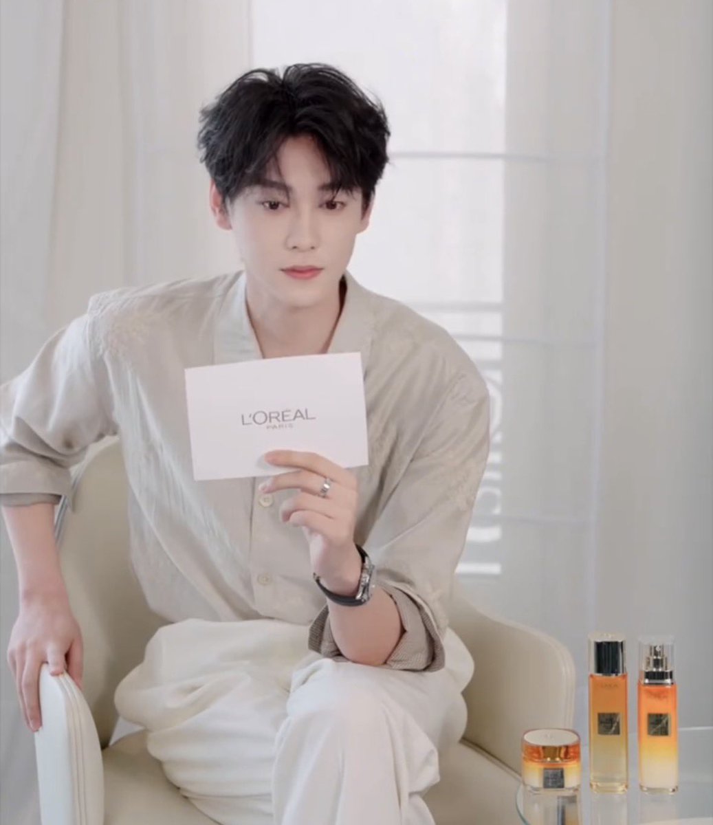 timelife1995's tweet photo. พี่สุดหล่อฮีมีแหวนจริงๆ  ก้ว่าทำไมชอบจับนิ้วววววว
นิสัยคนใส่แหวนบ่อยชัดๆ55555555555555555 https://t.co/Sm9aSmZeX2