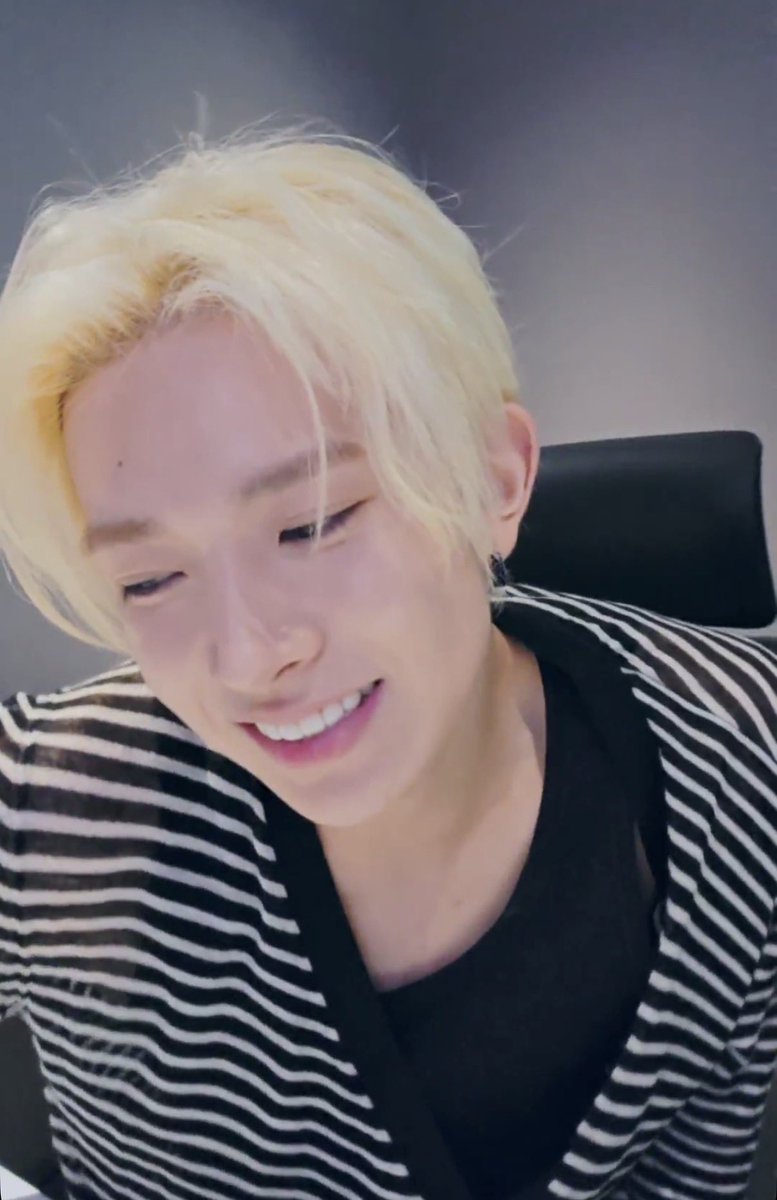 lheeslvr's tweet photo. heeseung is here🥹🤍 https://t.co/5S6J2McqMq