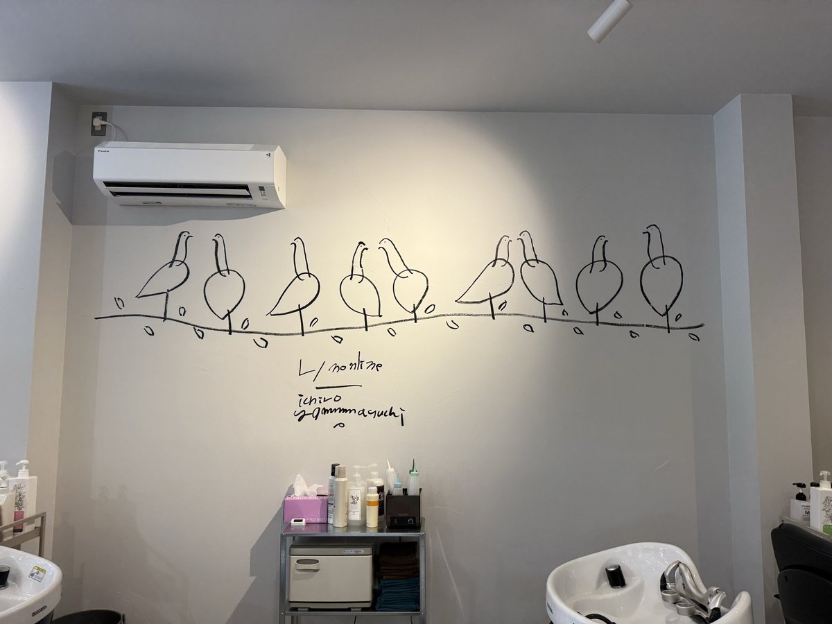 unagicomputer's tweet photo. 滋賀県彦根市の　美容室
『 L/nonline 』の壁に
絵を描いて来ました♫ https://t.co/mhriVO3u3G