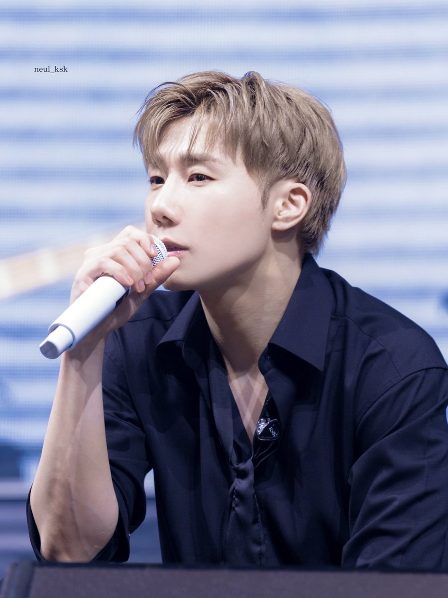늘 tweet media