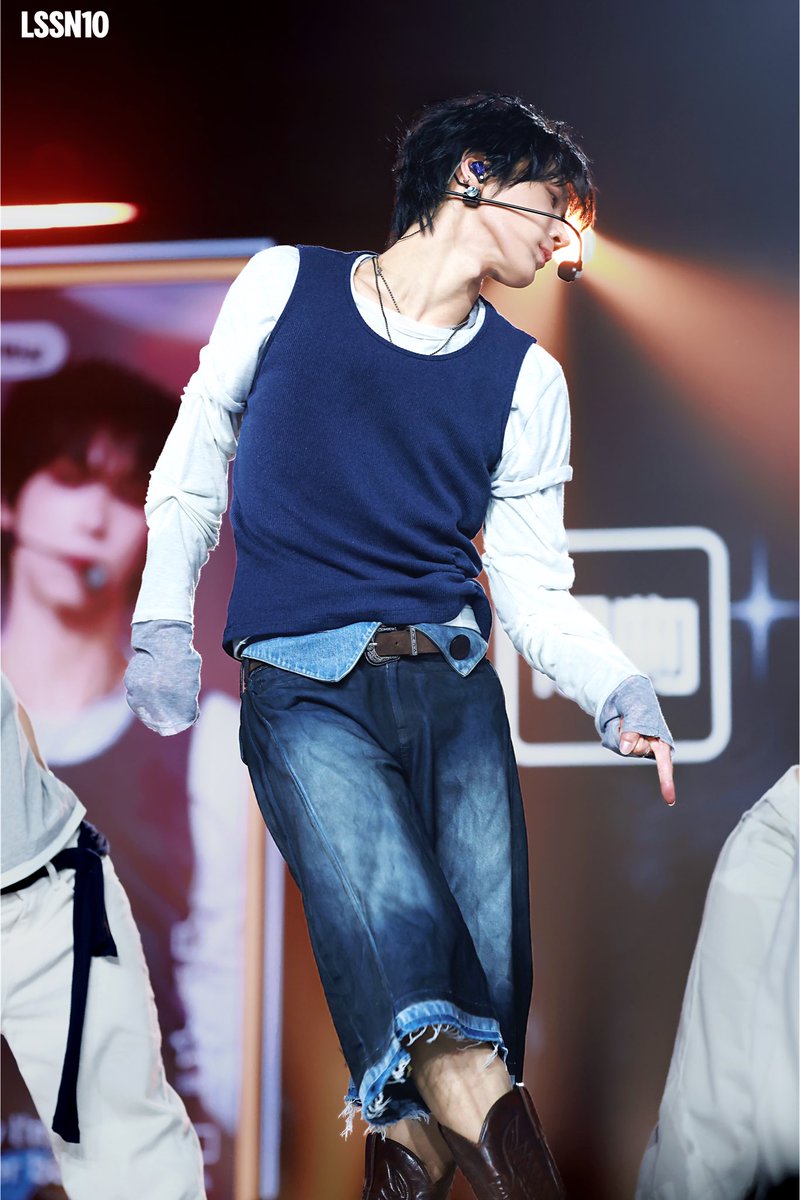lssn105645's tweet photo. 260517 Dewu Poizon Show

side profile 1001

 #TENxPoizonShow
#TENLEE #tenlee_1001 
#TEN #텐 #เตนล์ #李永钦 https://t.co/unLlxZymX9
