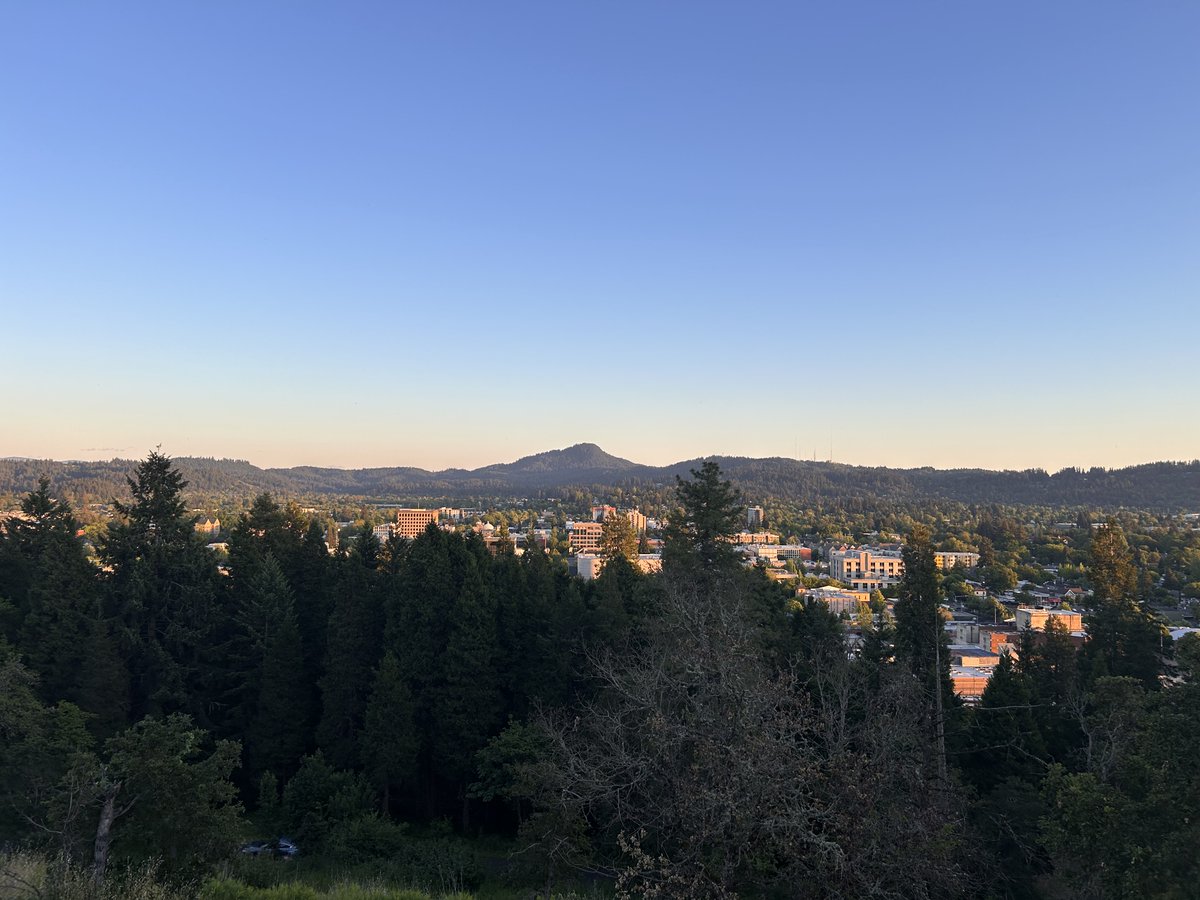MikeCouzens's tweet photo. Leaving Eugene after a great regional...gratitude for breakfast, broadcasting, broccoli and breathtaking views. Thanks for a fun weekend, @HailStateSB, @GaelsSoftball, @IdahoStateSB, @OregonSB, and of course, @KenzieFowler19. https://t.co/uA1wdnrIeW