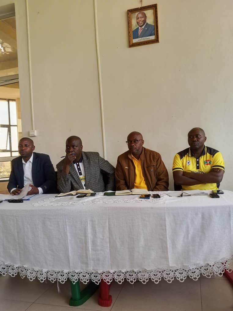 DKayanza76098's tweet photo. Réunion de tous les responsables scolaires relevant du,@Dcekayanza qui a été rehaussée par #Admicom kayanza,#SCOM kayanza,#CDCE kayanza.
L’objectif de cette reunion:
1. Rappel sur les stratégies à adopter pour avoir des bons résultats au CN édition 2026 https://t.co/sWlFQOPH8J