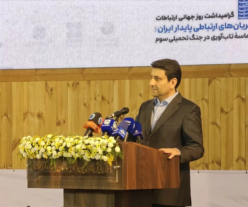 ircfspace's tweet photo. ستار هاشمی از پایداری شبکه ملی اطلاعات در دوران جنگ تمجید کرد و گفت: شبکه ملی اطلاعات کارکردهای متفاوتی دارد. در شرایط جنگ شاهد پایداری شبکه داخلی کشور بودیم تا ارتباط بین مردم قطع نشود و خدمات مورد نیاز مردم ارائه شود.
وزیر ارتباطات افزود: در دولت چهاردهم نشان دادیم شبکه ملی اطلاعات ورای یک شعار در میدان عمل کار می‌کند. این اتفاق بی‌نظیر و شاید در دنیا کم‌نظیر است. /دیجیاتو