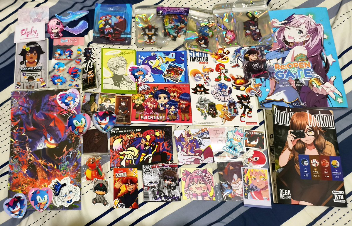 junjoupurelove's tweet photo. Otsufuro cf22! Thank you so much for everyone who visited my booth ! These are some of freebies and loots that I got. Thank you for everyone who do trades with me!!
I got so many cool stuffs! I had lots of fun! I really miss drawing comic so I hope I can do it again next time !; https://t.co/9eVgDJugcA