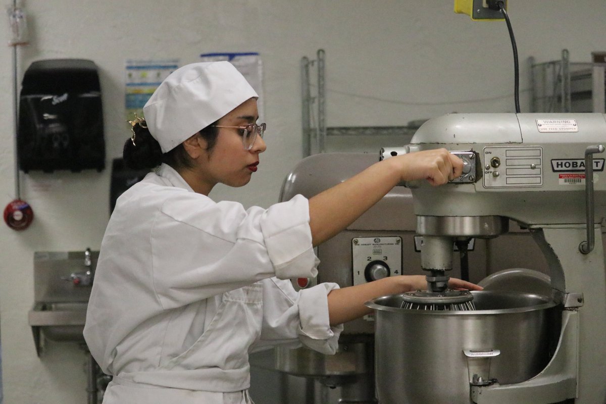 SouthTechFL's tweet photo. 🍳 Culinary Academy -- Cook up your future! #SouthTechAcademy's #Culinary Academy offers hands-on experience in the kitchen and prepares you for careers in the food industry. Apply now before seats fill up!  #southtechprime https://t.co/2DD4fOctJf