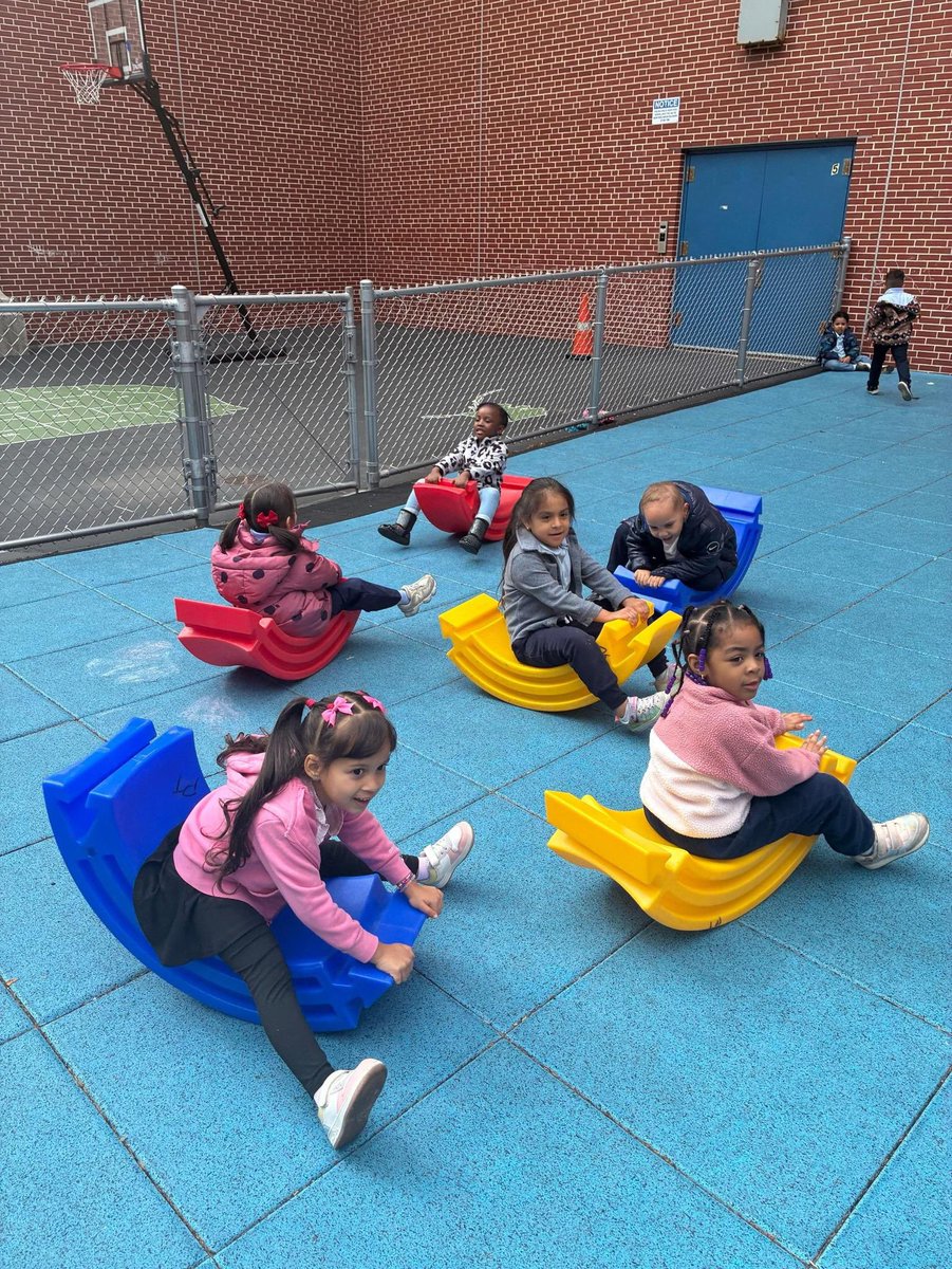 32K151's tweet photo. This week we got to play outside, practice our writing and letter and recognition skills, and continued to work on our ALT Model presentation! https://t.co/LyZOR4tj9D