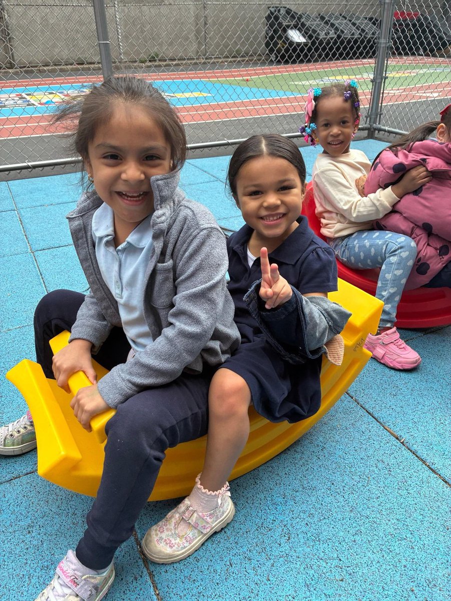 32K151's tweet photo. This week we got to play outside, practice our writing and letter and recognition skills, and continued to work on our ALT Model presentation! https://t.co/LyZOR4tj9D