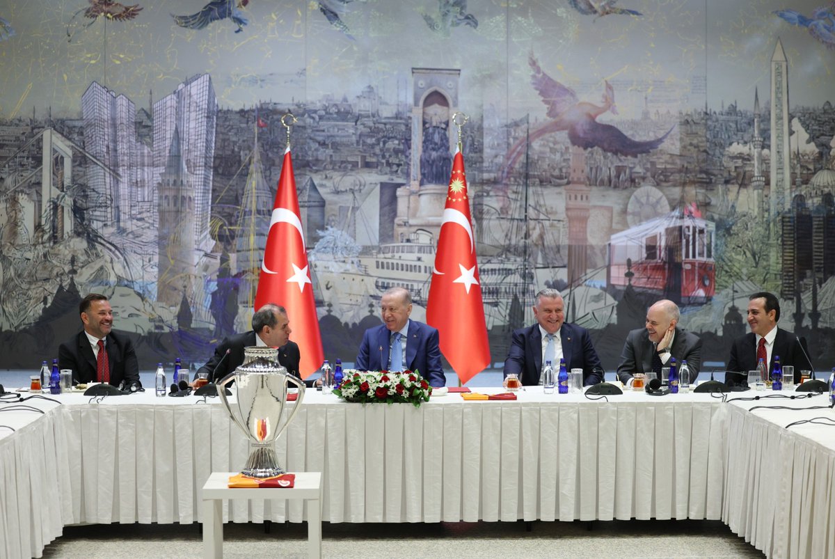 ibrahim146106's tweet photo. Cumhurbaşkanımız Recep Tayyip Erdoğan, Trendyol Süper Lig 2025-2026 sezonunu şampiyon olarak tamamlayan Galatasaray futbol takımı oyuncularını ve teknik heyetini kabul etti. https://t.co/a86FgAjhI5