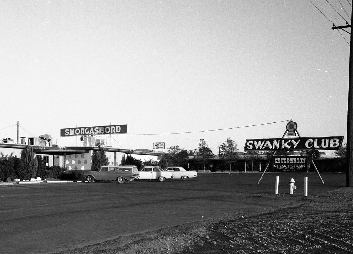 VintageVegas's tweet photo. The Swanky Club was a legendary Henderson supper club known for Clark County’s first smorgasbord buffet and nightly entertainment. Open from the 1940s–1984, it blended food, cocktails, and nightlife into one of Boulder Highway’s most beloved local hangouts. #VintageVegas https://t.co/OPYxPE7I7M
