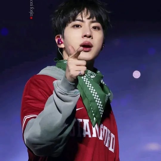 nakypink's tweet photo. Focus Jin 🥰💜

#BTS #BTS_ARİRANG #JIN https://t.co/gmUzn5CPCZ