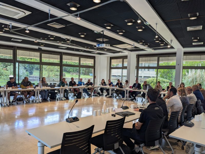 LaurentLeMerci4's tweet photo. Le Savoir Rouler À Vélo poursuit son déploiement dans les @AlpesMaritimes🚲
👉À l’occasion du COPIL réuni aujourd’hui, État, collectivités et associations réaffirment leur engagement en faveur de l’autonomie des élèves, de la sécurité et des mobilités durables
#SRAV @Prefet06 https://t.co/CQoBkYGIp1