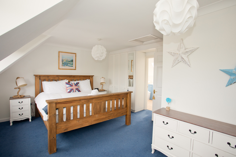 StudioShotz's tweet photo. When photographing properties, holiday homes and Airbnb's I'm not just selling the property interiors, it's selling the idea of a getaway, a relaxing atmosphere and a cosy place to stay.

📸 Marina View Christchurch holiday home

https://t.co/KxfsMaPWxW https://t.co/4pvpcOph4O