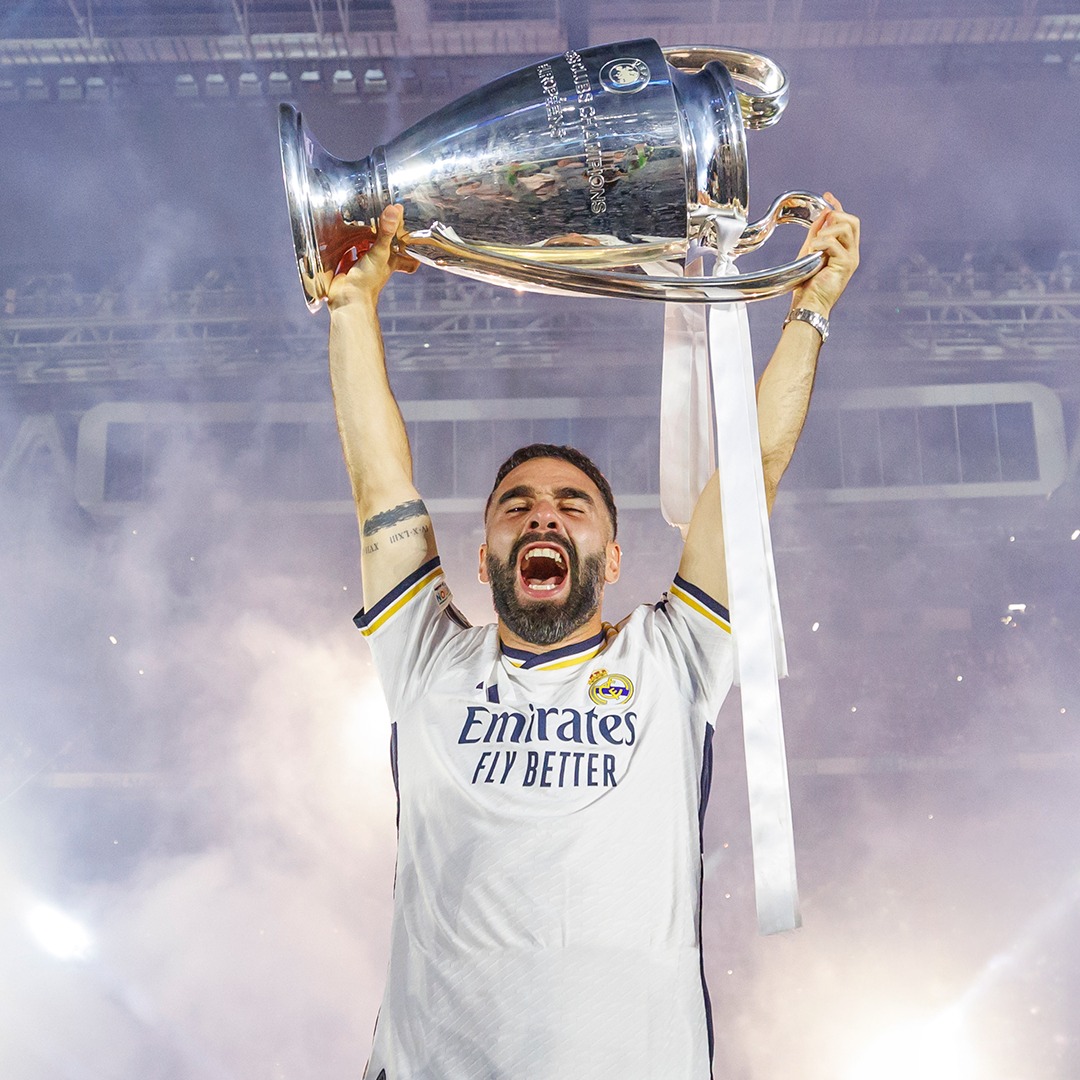 realmadriden's tweet photo. 🏆 Gracias, Carvajal! 🏆
