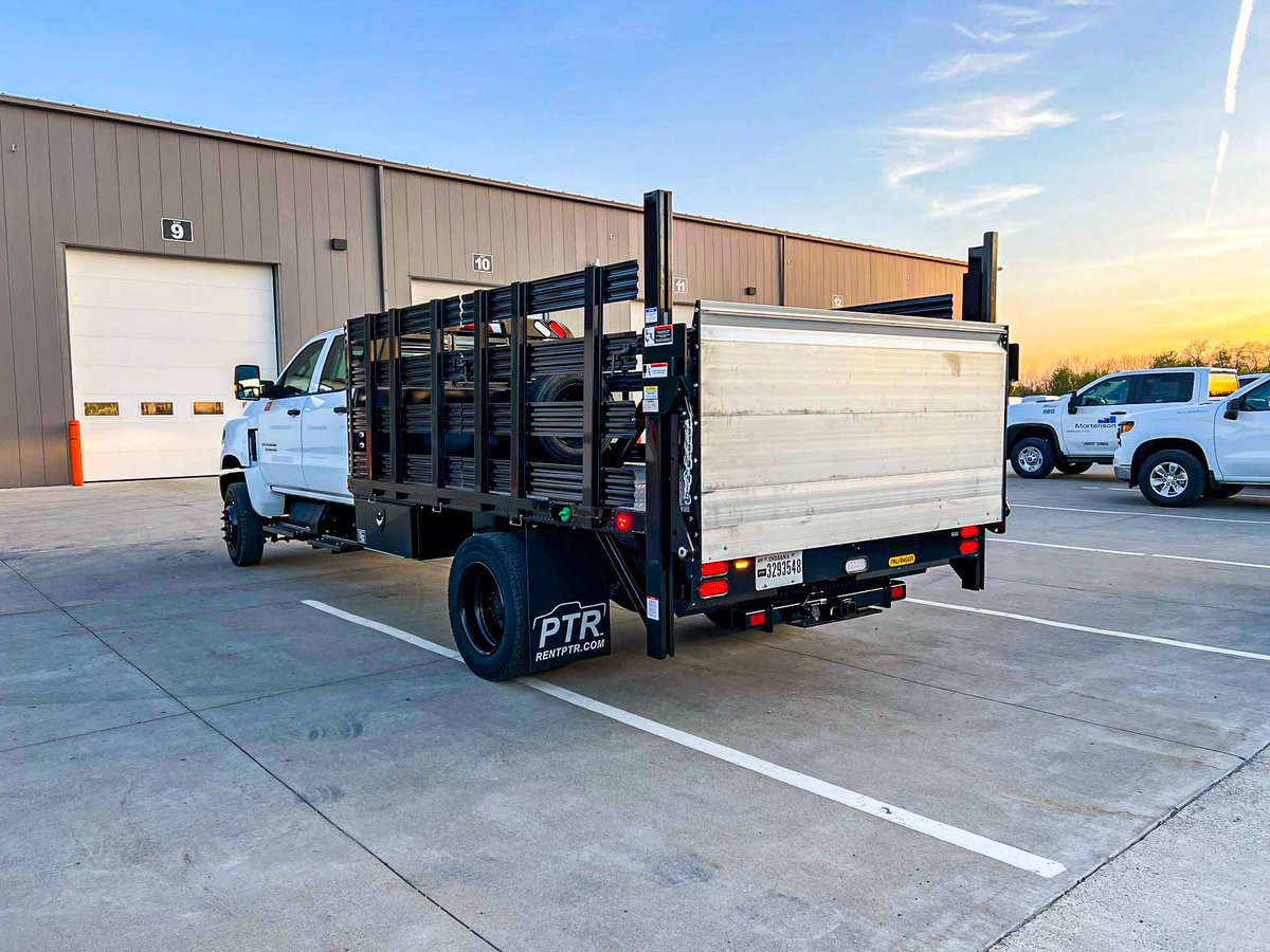 RentPremier's tweet photo. Upfit flatbed with stakesides and a lift gate, ready to tackle your job site.
#flatbed #flatbedtruck #upfittruck #customtruck #liftgate #stakesides #worktruck #truckrental #rentptr https://t.co/hZAaWNVofd
