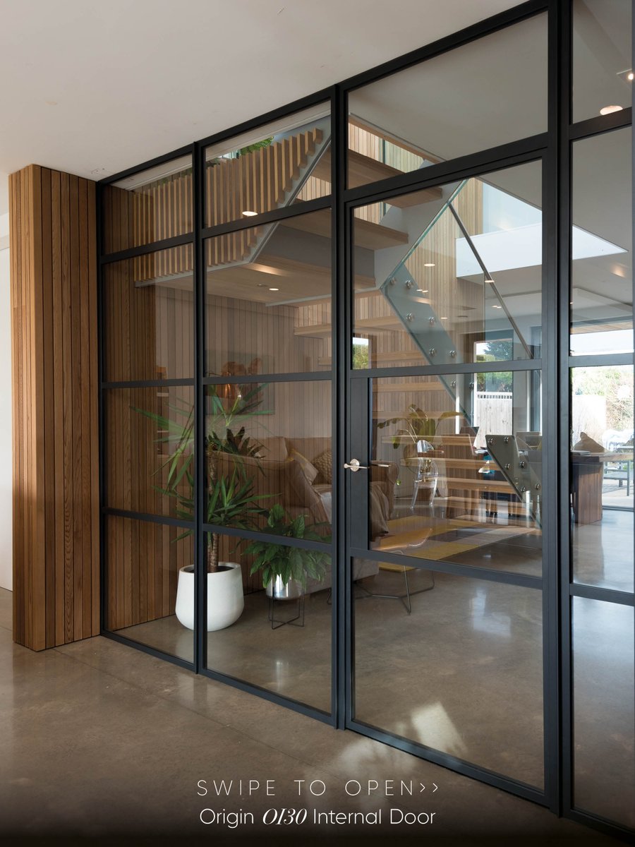 Originbifolds's tweet photo. Swipe to open...✨

This oversized Soho style OI30 Internal Door creates a striking room divider, separating the entrance hall from the open plan kitchen while keeping everything feeling connected 🌿

Completed by Paxtons Home Improvements

#InternalDoors #SohoStyle #HomeDesign https://t.co/Ha19aW76ry