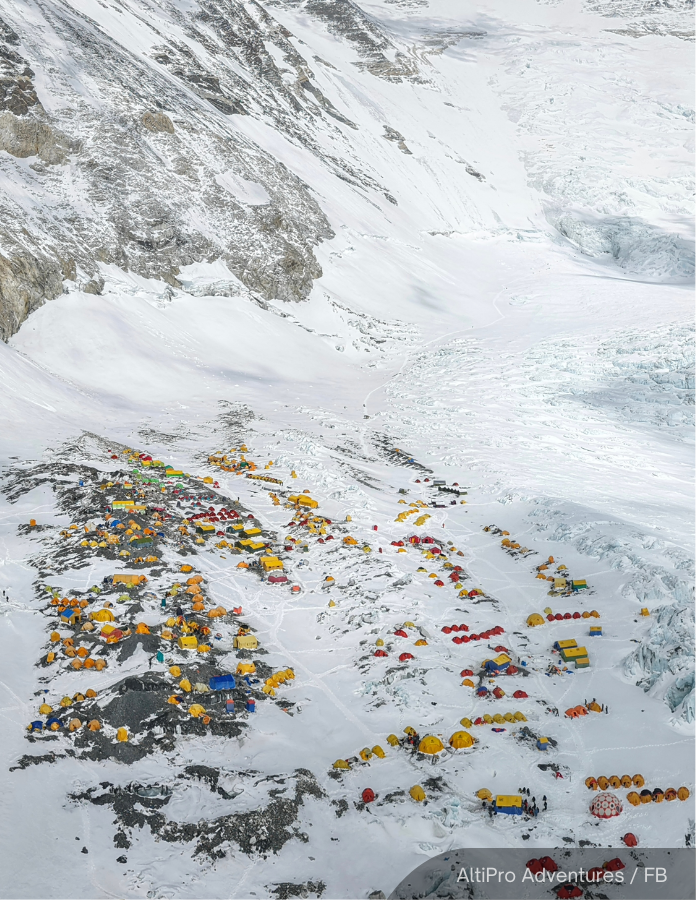 NewsBFM's tweet photo. A Malaysian mountaineer has made history as one of the few Malaysians to summit Mount Everest, reaching the 8,848m peak.

Mohd Khafiz had previously summited the world’s second-highest peak, K2 in Pakistan, as well as the world’s eighth-highest mountain, Manaslu in Nepal.

🧵1 https://t.co/D5jRwJ4tHc