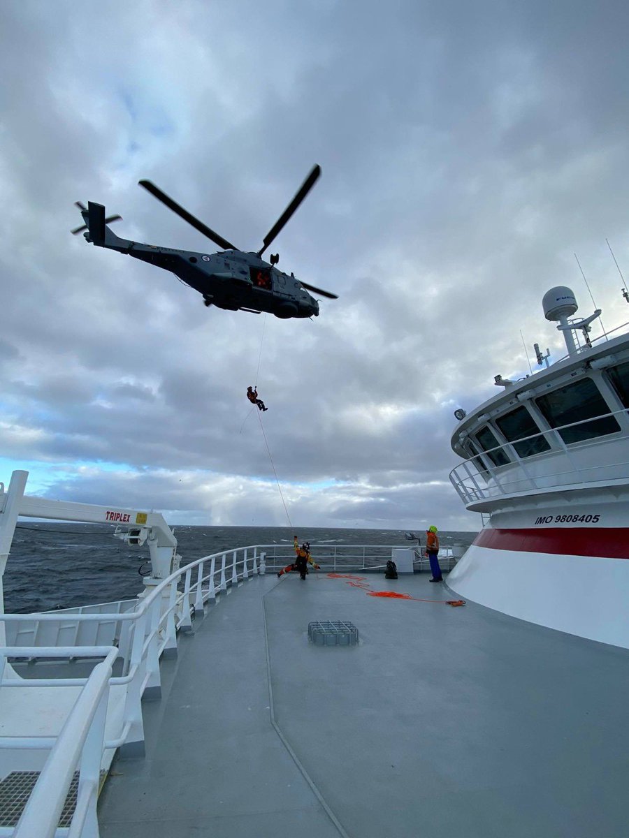 GreatBritFish's tweet photo. 🚢 #KirkellaArchive: Visit and routine inspection by the Norwegian Coastguard of our logbooks, nets and fish in the hold, etc. Everything in order!

*Originally posted 18 June 2020 https://t.co/GeYFI2NJ1Q