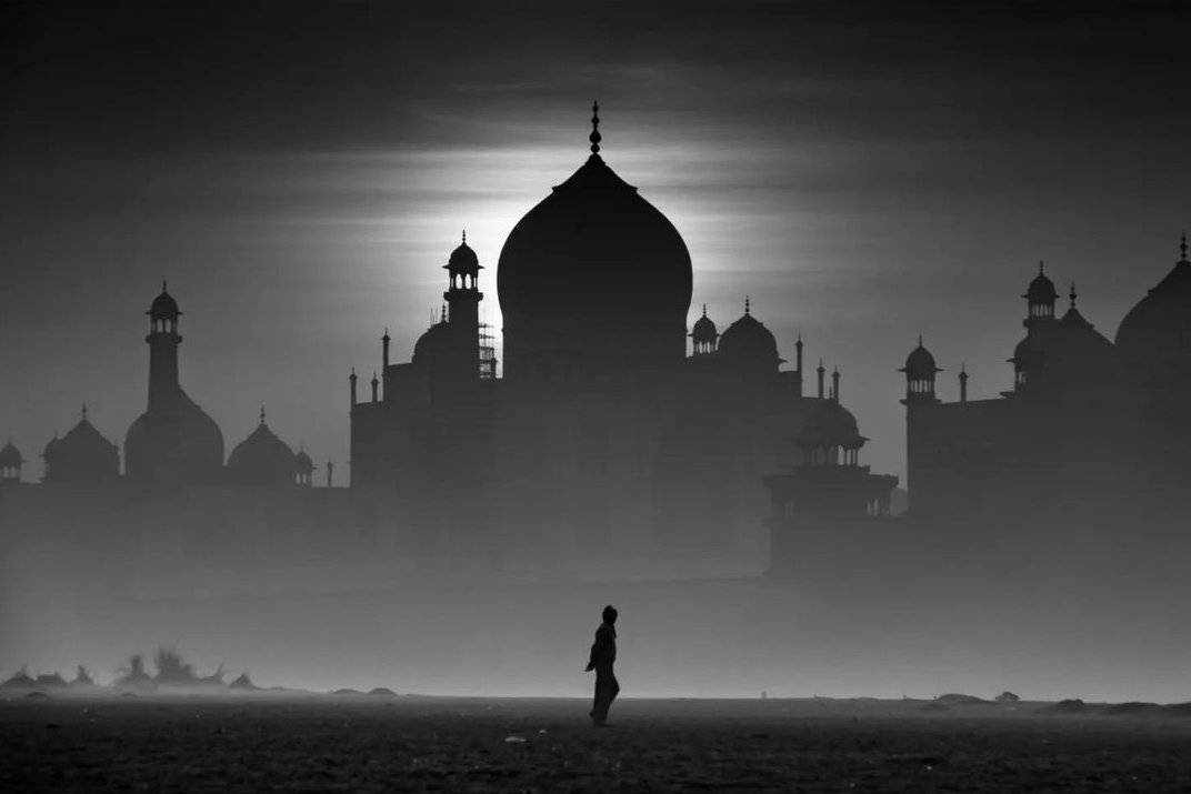 eyeonaxis's tweet photo. Beyond the Taj Mahal, India, by Navin Kumar https://t.co/3jb6E2Sdex