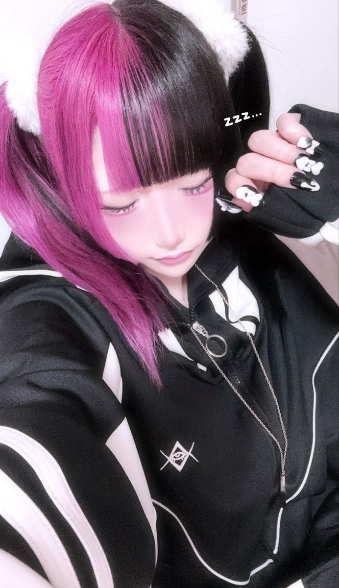 るり tweet media
