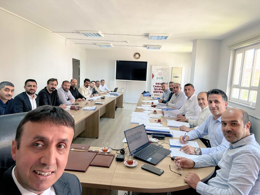 ibrahimcetin23's tweet photo. Yeniden yönetici görevlendirme takvimi doğrultusunda,İl Milli Eğitim değerlendirme komisyonu olarak çalışmaya devam...
#elazığ @BaskilMEM https://t.co/yFtZQtw5Ng