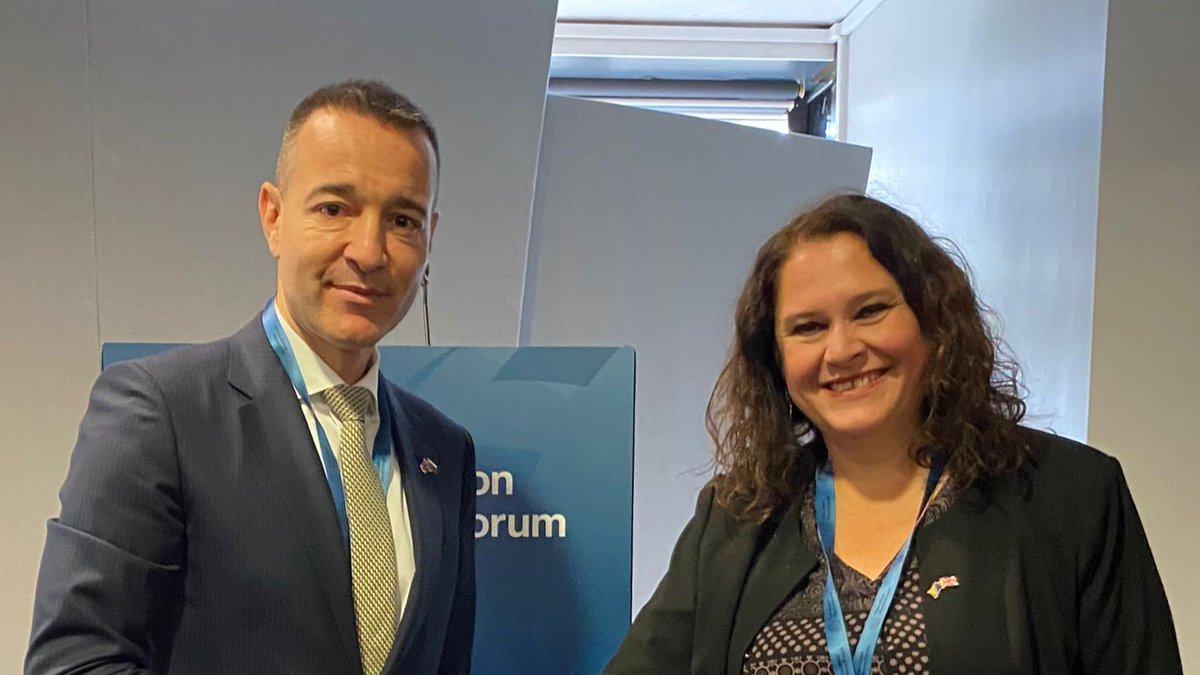 vladafederacije's tweet photo. ✅ Ministrica Duraković na Svjetskom obrazovnom forumu u Londonu održala bilateralne sastanke o jačanju međunarodne saradnje

Više na 🔗 https://t.co/VELz1z72mo

#VladaFederacijeBiH #VladaFBiH #FMON @fmon_gov  #Nauka #EducationWorldForum #MeđunarodnaSaradnja #AkademskaMobilnost https://t.co/IDoIAH000I