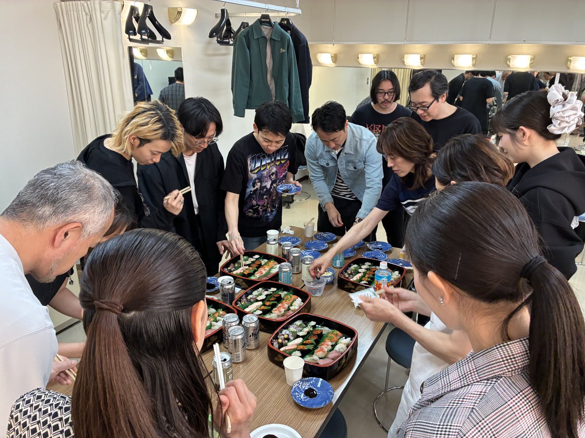 asegameni's tweet photo. #汗が目に入っただけ 🏃‍♂️💨

富山公演の終わりには、現地の美味しいお寿司を皆んなでいただきました🍣

力を蓄え、山形へ向かいます🔥

山形公演
5月23日㈯・24日㈰
やまぎん県民ホール

ﾁｹｯﾄ＆公演詳細はこちら⤵
🌐 https://t.co/XU4aBIQ6wk https://t.co/JFVgkivumI