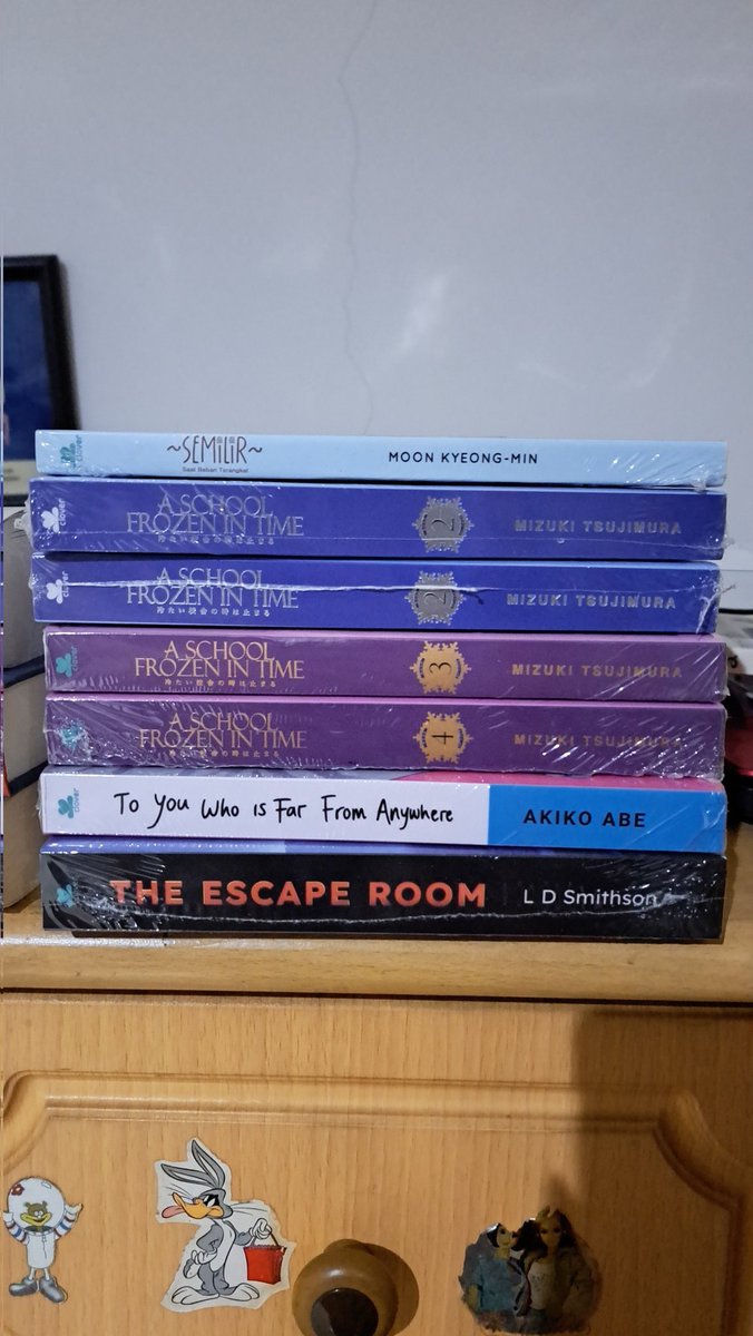 2It2Yu's tweet photo. Bookmail hari ini🤪

Yg vol 2 lg diprotes ke Gramed😤 https://t.co/ONMUuCR0Cy