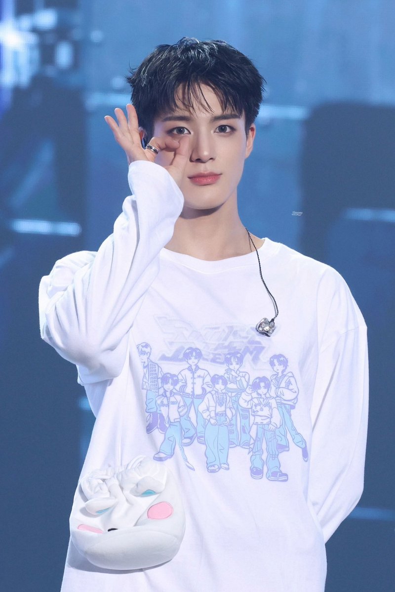 앤 ૮ ◜ᵕ◝ ྀིა tweet media