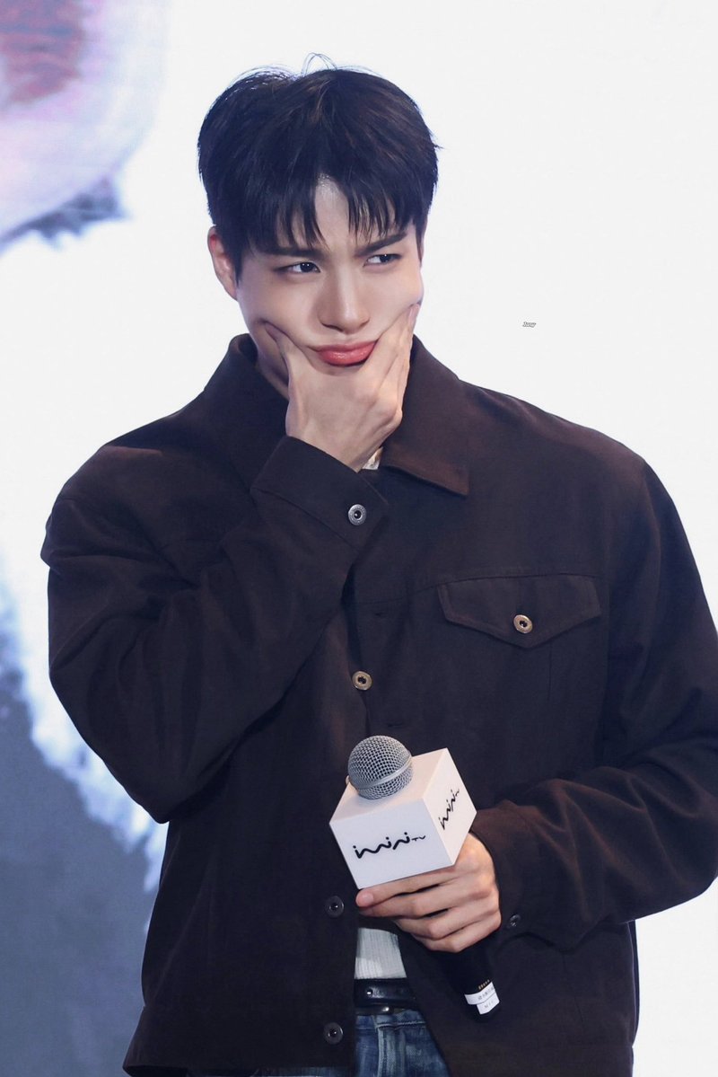 앤 ૮ ◜ᵕ◝ ྀིა tweet media