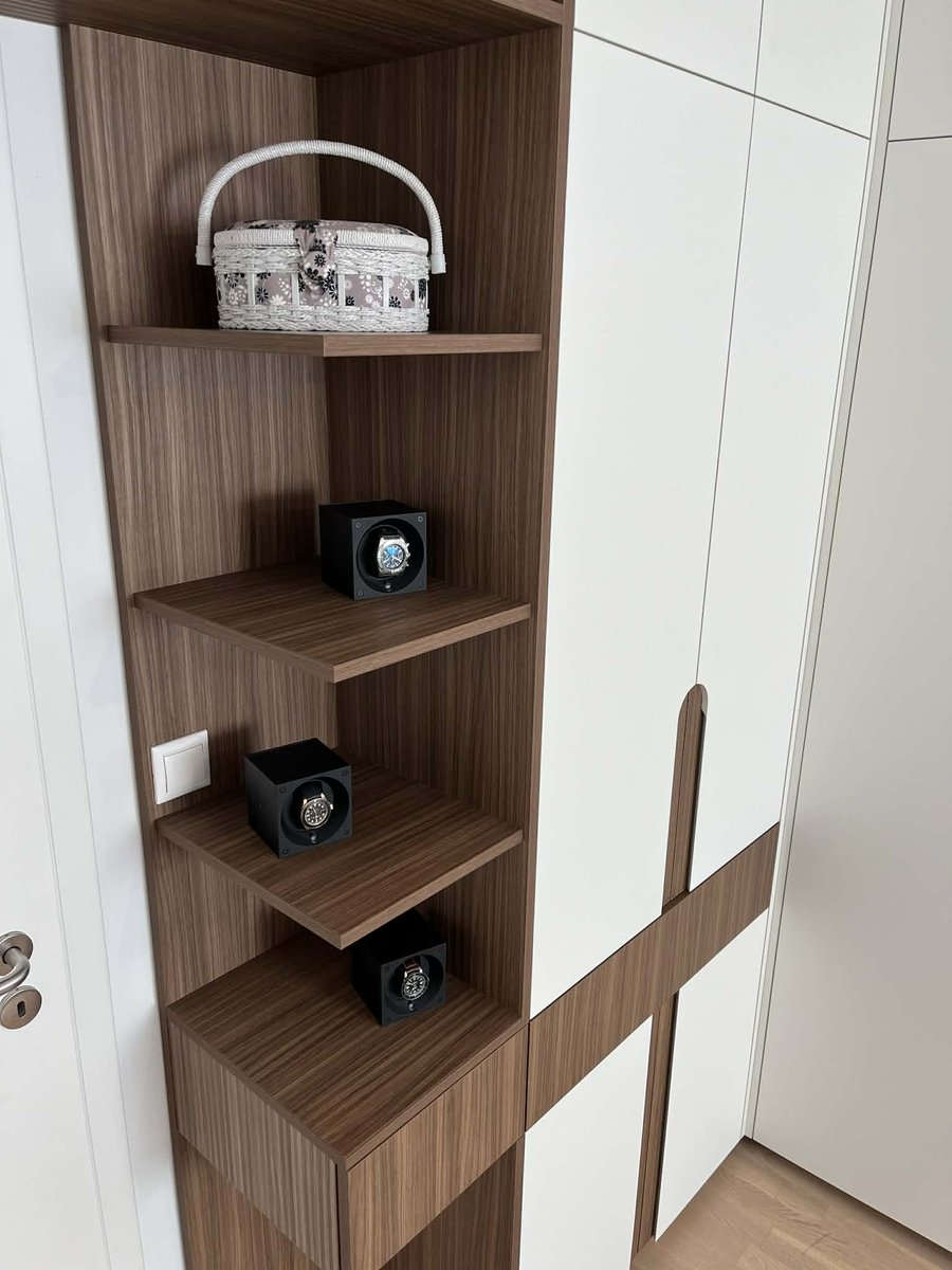 FurnexDesign's tweet photo. Sestava skříní do ložnice🛏️s naším novým řešením zapuštěných úchytek.🪄
Použitý dřevodekor CLEAF RIGA, inspirovaný paralelními liniemi v architektuře🏬a přírodě🌳, vytváří trojrozměrnost a dodává skříním klasický ale zároveň unikátní vzhled.🪵
.
.
#realizaceinterieru #nabytek https://t.co/wBqfDViJkT