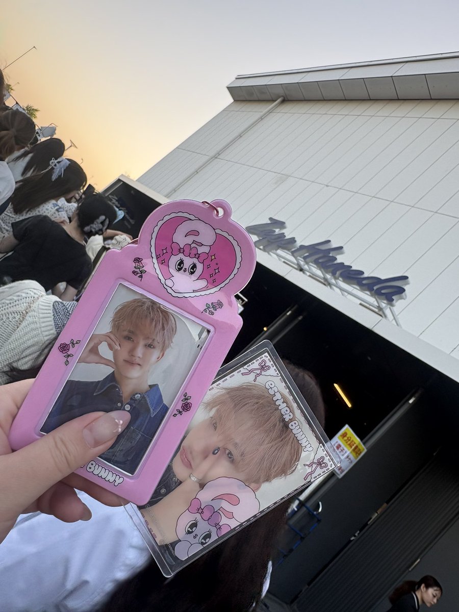 shogo_32's tweet photo. アフターパーティー行ってきた🥹たじには会えなかったけど久しぶりに𝑰𝑵𝑰に会えて仕事で病んでるのちょっとマシになった👼❤︎整番くそだったけど思ったより前の方で見れたしめちゃくちゃよかった~また早く会いたいな🥺💘 https://t.co/TH4o5vMt9f
