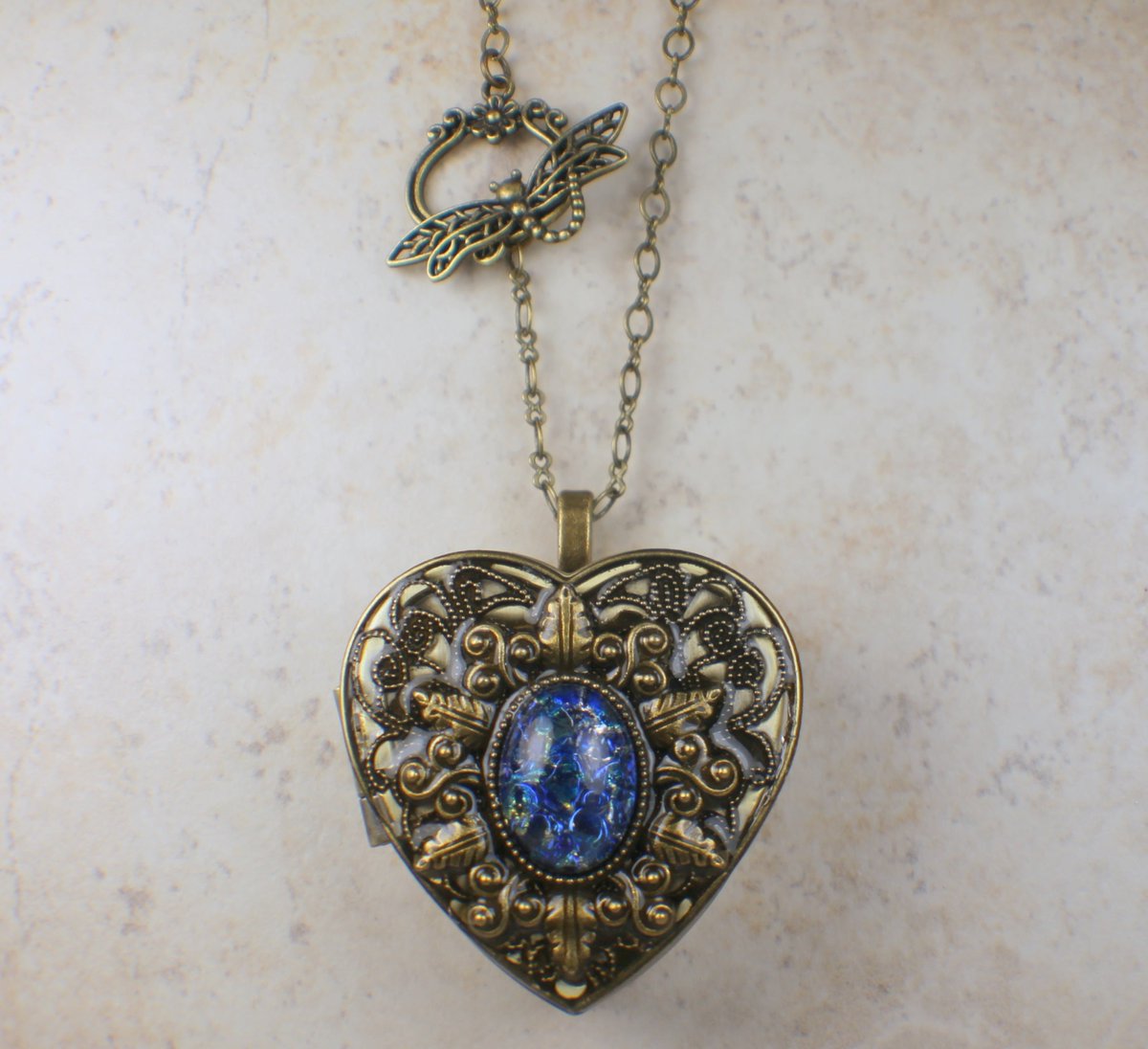 charsfavorite's tweet photo. Discover the enchanting Sapphire Blue Opal Music Box Locket for just $100. Create timeless memories and wear beauty every day. Delight in music and elegance today! #JewelryLover #MusicBoxMagic

Shop Now https://t.co/ip9VoyVZJy https://t.co/a4sYFr21qw