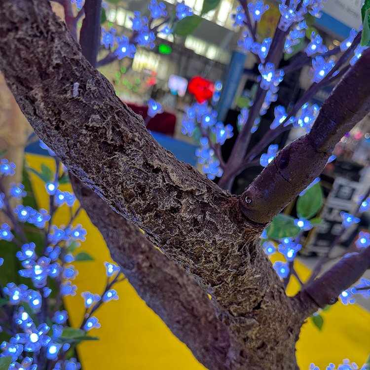 Tyler10375424's tweet photo. These photos show:
High simulation trunk
Super high simulation trunk
Cherry blossom tree light effect when illuminated
Realistic bark texture and natural branch structure make the whole display more premium for commercial decoration projects.
#LEDTreeLight #CherryBlossomTree https://t.co/gHOUVV0JW6