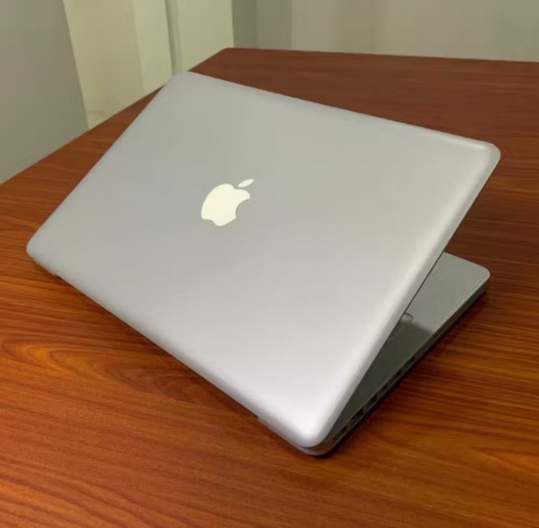 rrmahen's tweet photo. Macbook pro 2012 MacOS Catalina
Harga Rp. 2.500.000 
• Warna: grey • Fungsi Normal 100% (siap pakai) • Prosesor intel core i5 • Ram 16GB SSD 256GB • VGA Intel HD Graphis • Layar 13,3 inch FHD IPS • Backlight (Keyboard nyala) #zonauangㅤ #zonabu https://t.co/taQG7ZfhXx