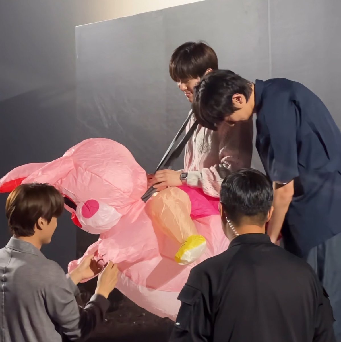 ᴍʀ. ᴇʀɪ ʀᴏᴠᴇʀ ❤︎ ᴍʀ. ʙᴜɴɴʏ ʀᴏᴄᴋꜱᴛᴀʀ 🐰ྀི 🐻ྀི tweet media