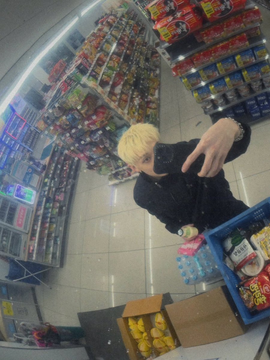 bahngchrs's tweet photo. 🏪#stay https://t.co/UwD6fyyeAT
