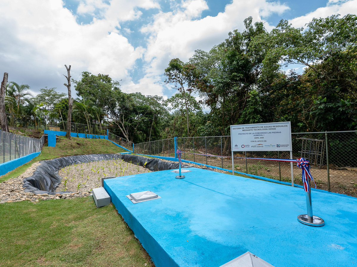 PlanSierra's tweet photo. Celebramos junto a la comunidad de Las Piedras la entrega de dos Plantas de Tratamiento de Aguas Residuales con Tecnología Verde, que fortalecerán el saneamiento rural y protegerán las aguas del río Inoa y la cuenca del Yaque del Norte.

Estas obras beneficiarán a 60 personas, con capacidad para 105 en los próximos 25 años.

Gracias al @fondoaguayaque , @AFD_es , Plan Sierra, @FundPopular y @AmbienteRD

#PlanSierra #TecnologíaVerde #Agua