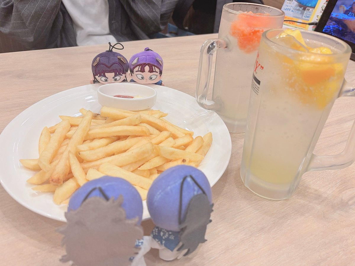 EverydayThx's tweet photo. 久しぶりに肉味噌さんとご飯を食べて
たくさんお話してきました🍻
素敵な御本ありがとうございました✨ https://t.co/PB8XJn9OS1
