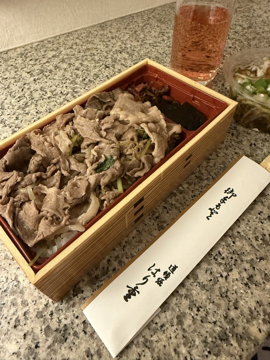 しらたま tweet media