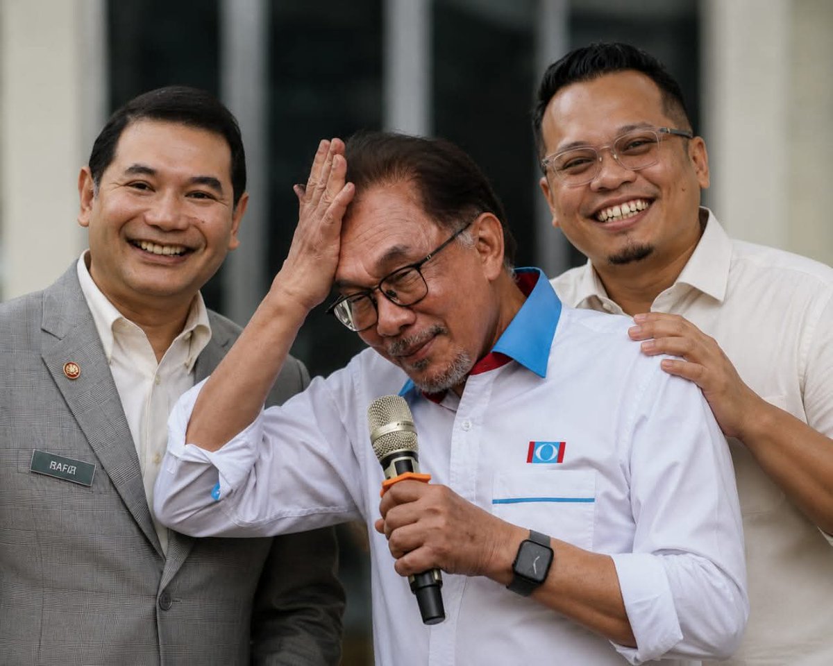Nik Rizlan tweet media