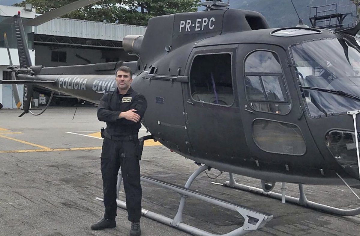 DelRodrigoSa's tweet photo. Muita gente acompanhou a luta de Felipe Marques Monteiro pela vida, desde que foi baleado durante uma operação. Guerreiro da aviação da Polícia Civil do Rio de Janeiro, dedicou sua trajetória à missão de servir e proteger. Ele deixa um legado de coragem e amor à farda! https://t.co/50ITXiSVhu